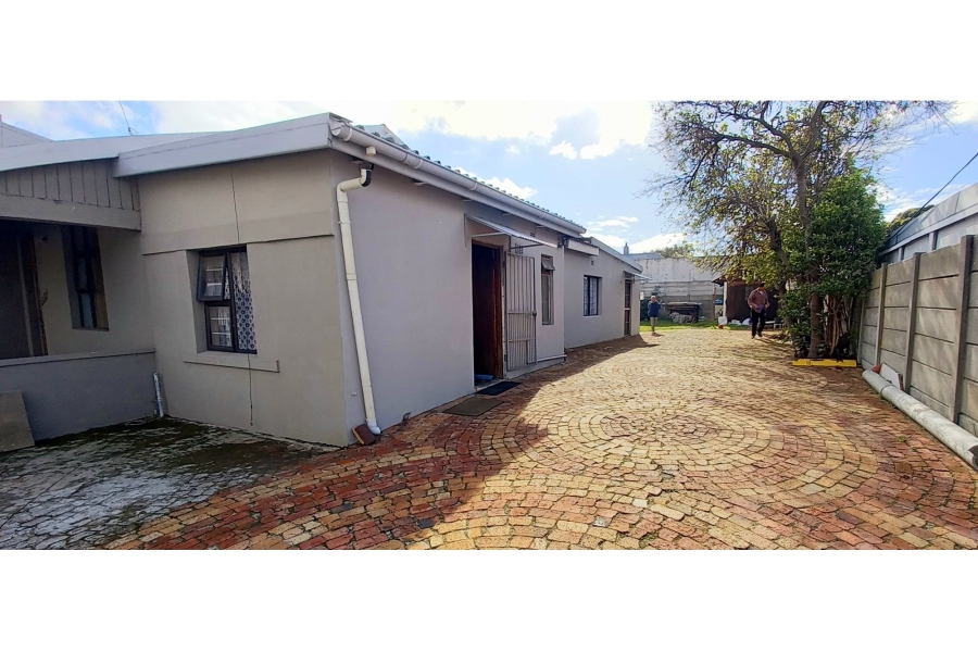 10 Bedroom Property for Sale in Maitland Western Cape